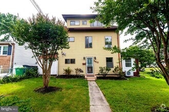 Building Photo - 6410 63rd Pl