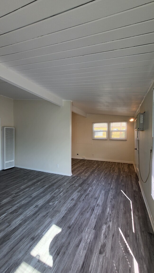 Building Photo - 11903 Vanowen St