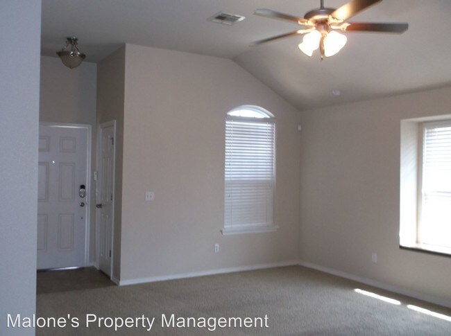 Foto del edificio - 213 Spring Creek Rd