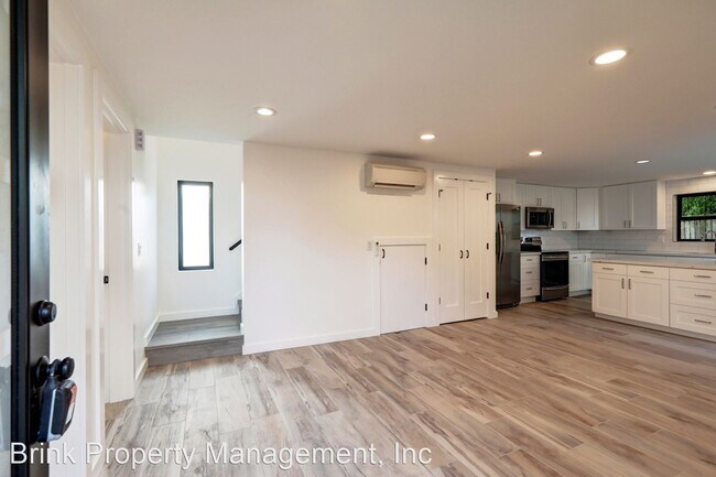 Building Photo - 2 br, 2 bath House - 4413 SW Juneau St.