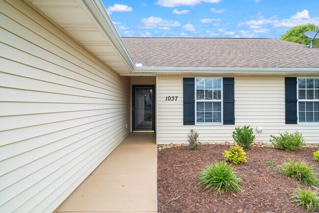 Building Photo - 1037 Stones Throw Ln