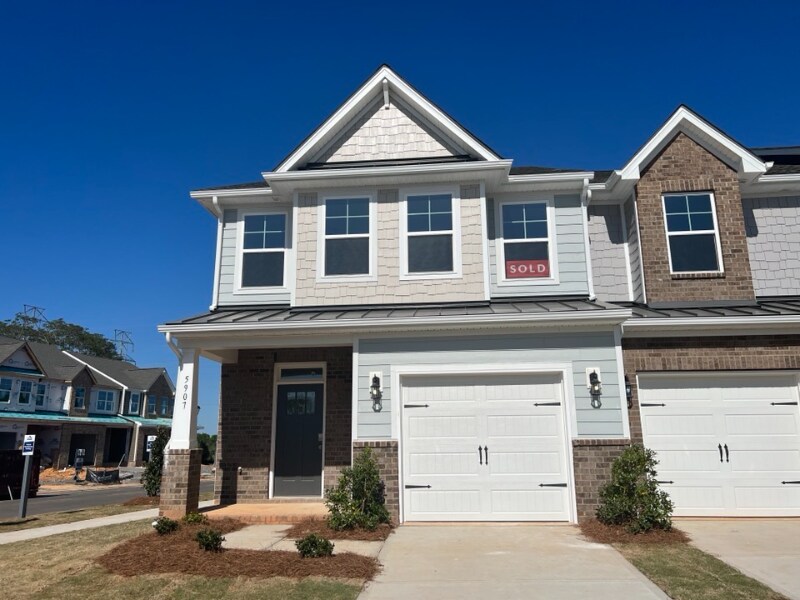 Foto principal - 5907 Hampstead Pond Ln