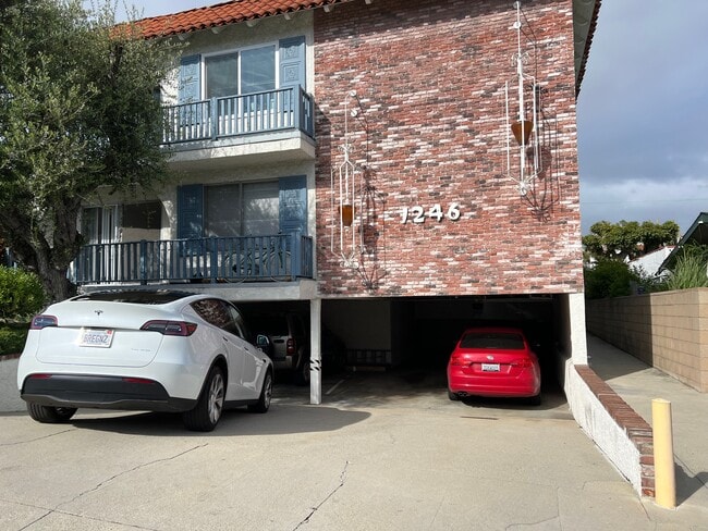 Foto del edificio - 1246 Brockton Ave