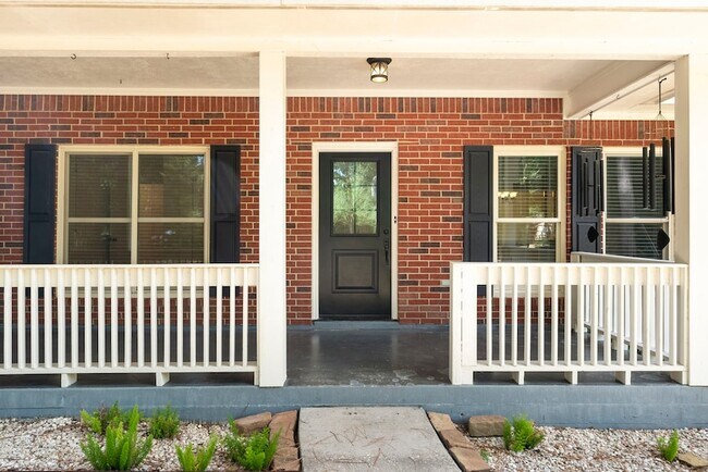 Building Photo - 618 W Rollingwood St