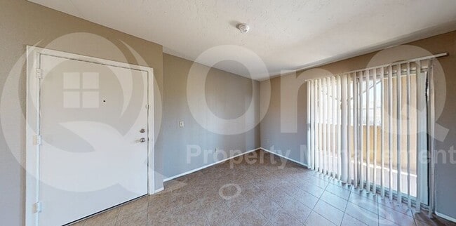 Foto del edificio - 1810 E Blacklidge Dr