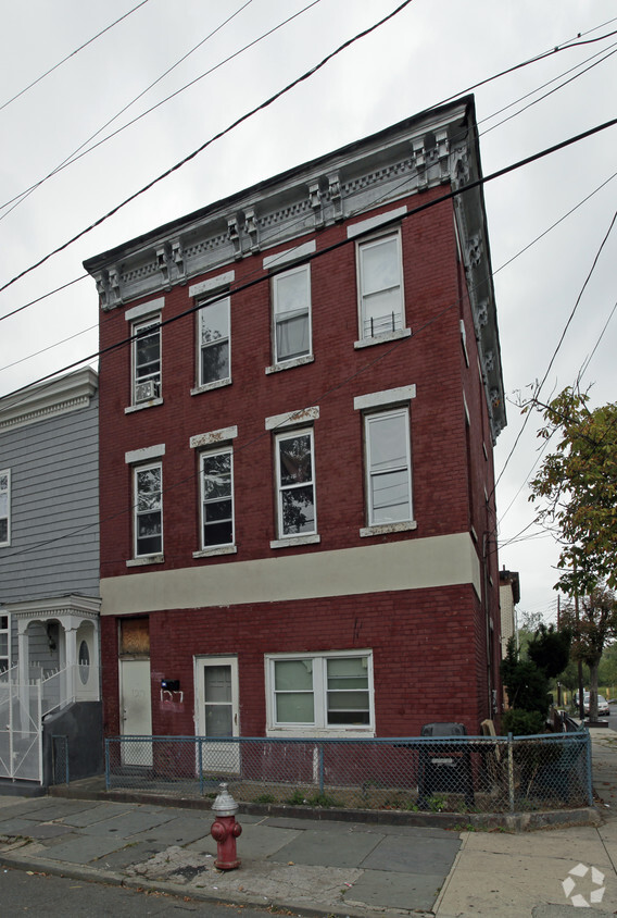 Foto del edificio - 371 Bramhall Ave