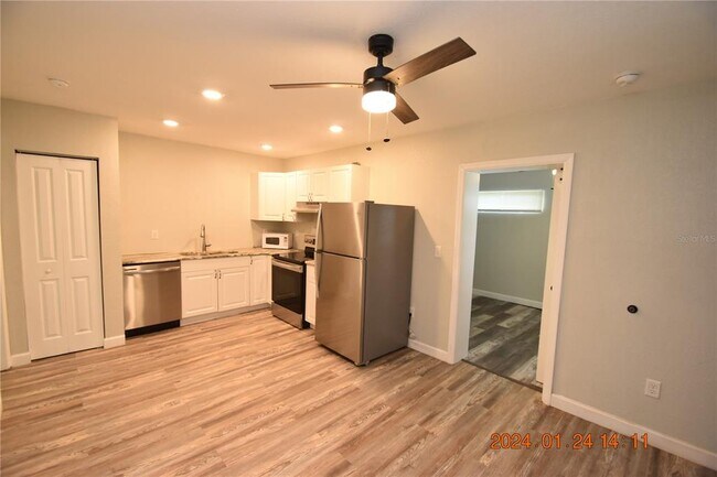 Building Photo - 419 Stremma Rd