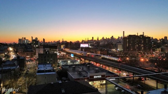 Foto del edificio - 31-10 24th Ave