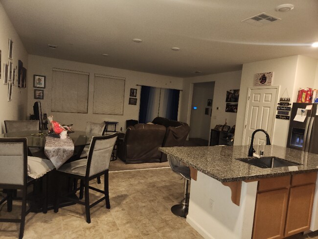 Foto del edificio - 2215 S Vista St