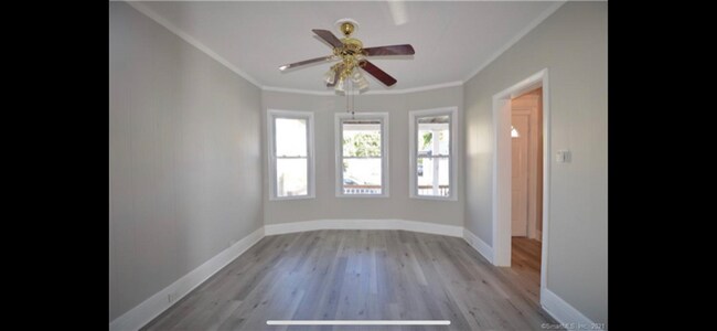 Foto del edificio - 495 Carroll Ave