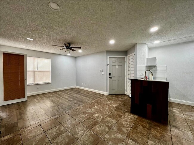 Building Photo - 5701 Gatlin Ave