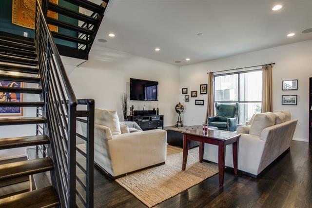 Building Photo - 1913 Hope St