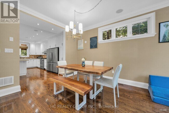 Photo du bâtiment - 12 Rappert Ave