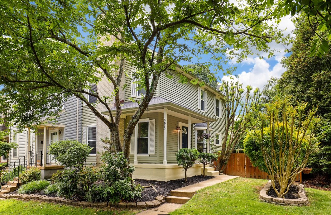 5816 Waterdale Ct, Centreville, VA 20121 Townhome Rentals in