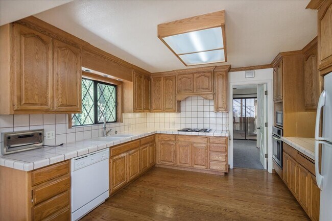 Building Photo - 45 Claremont Ave