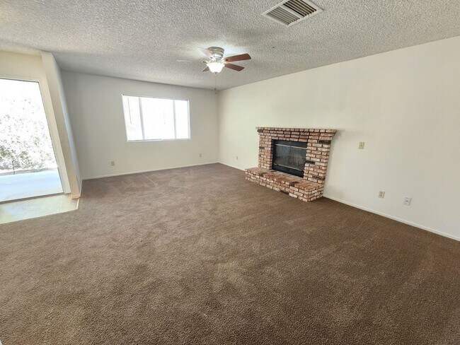 Building Photo - MOVE IN SPECIAL!!!! $200 OFF 1ST MONTH REN...