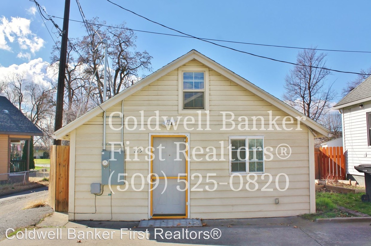 Primary Photo - 215 W Birch St
