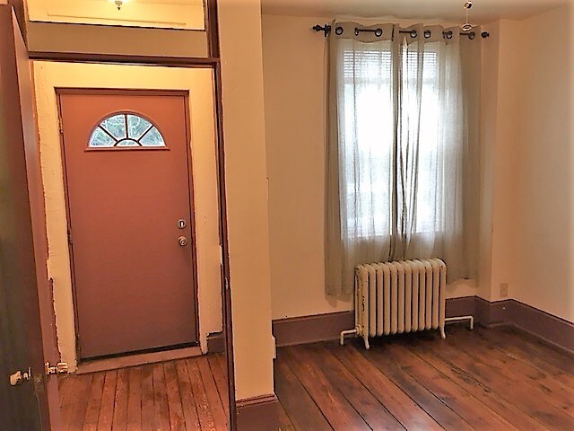 Front/Living Room - 1232 N Hancock St