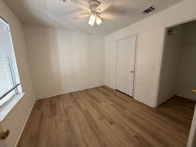Building Photo - 1511-101 GRADUATE LN