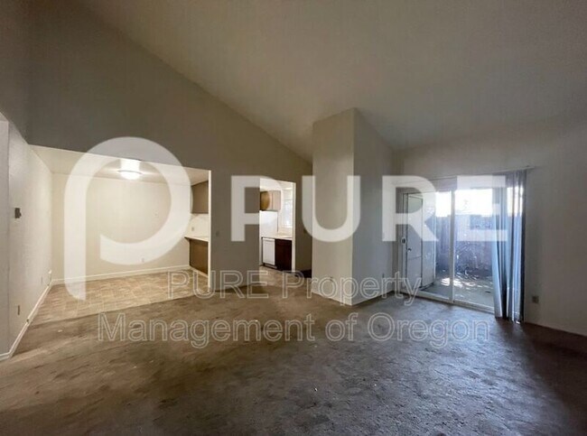 Building Photo - 9015 SE Clackamas Rd