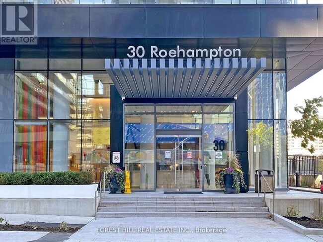 Photo du bâtiment - 30 Roehampton Ave