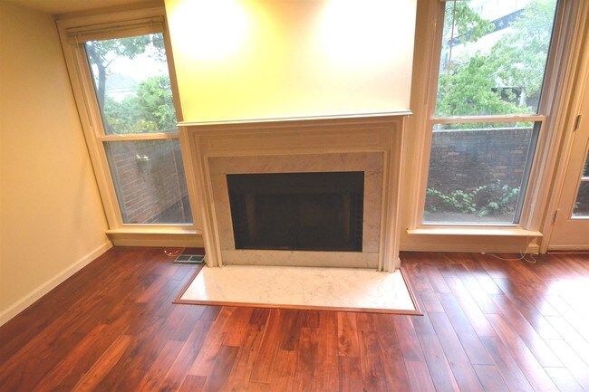 Building Photo - 3313 Fairmont Dr