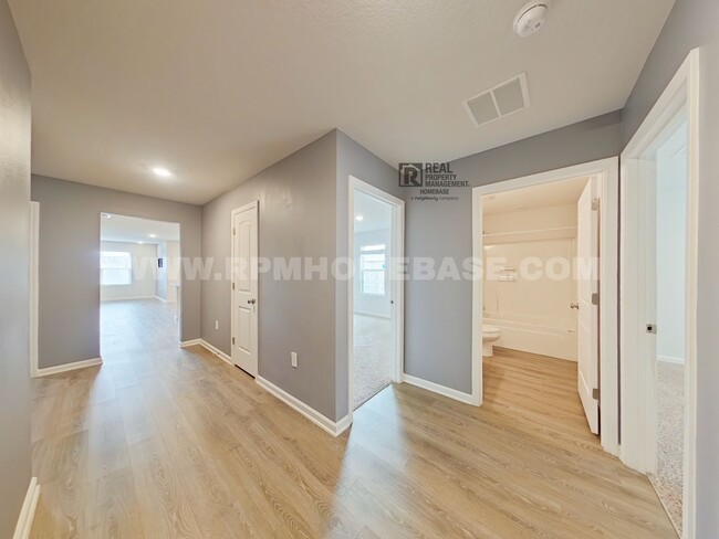 Building Photo - READY FOR MOVE-IN! | SPACIOUS CRESTVIEW HO...