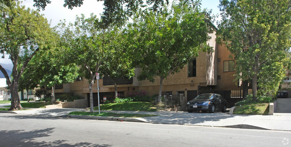 Building Photo - 144 N Michigan Ave