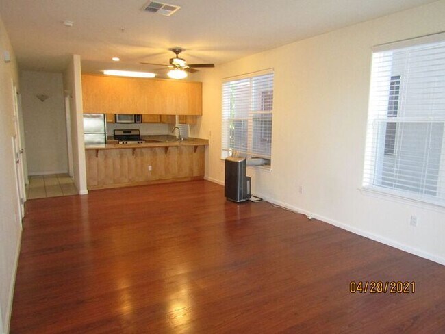 Foto del edificio - Fully updated 3 bedroom 2.5 bath close to ...