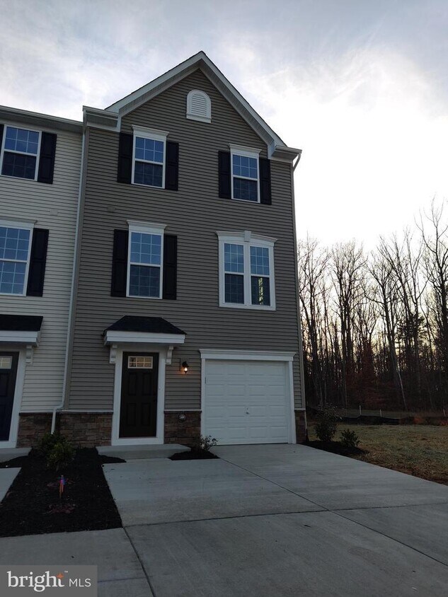6316 Crittenden Ln, Spotsylvania Courthouse, VA 22553 Townhome