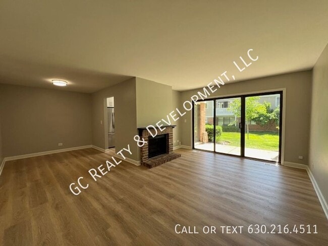 Building Photo - 403 Pinetree Ln