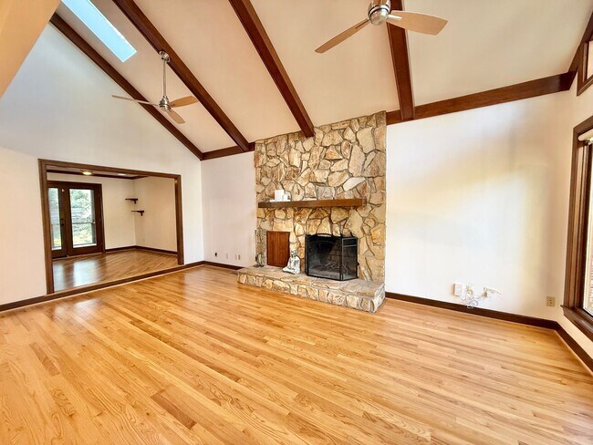 Foto del edificio - Charming 3BD, 2BA North Raleigh Home in Pr...