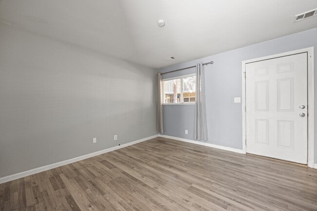 Photo - 1615 Cottonwood Dr Apartment