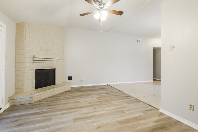 Foto del edificio - 1010 Hickory Post Ct