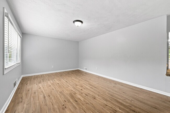 Foto del edificio - 56 Pointview Rd