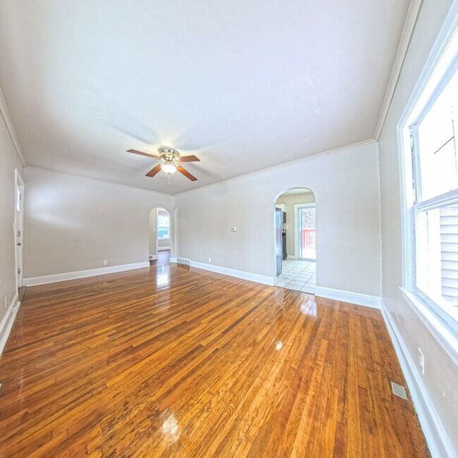 Foto del edificio - 2502 Woodland Ave