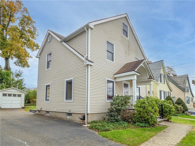 Building Photo - 8 Maplewood Terrace