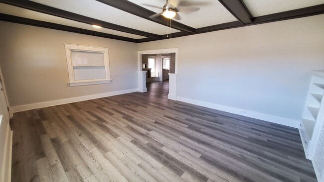 Building Photo - Downtown Area