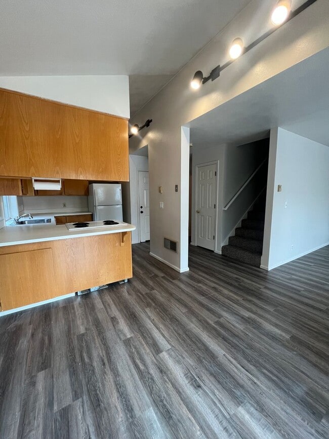 Foto del edificio - 2-Bedroom 1 1/2-Bathroom Duplex in Thurston