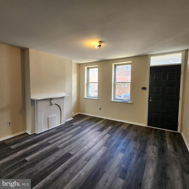 Building Photo - 2450 N Fairhill St
