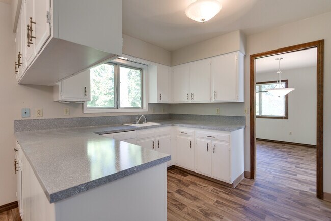 Foto del edificio - 4 Bedroom 3 Bath Midcentury Home in South ...