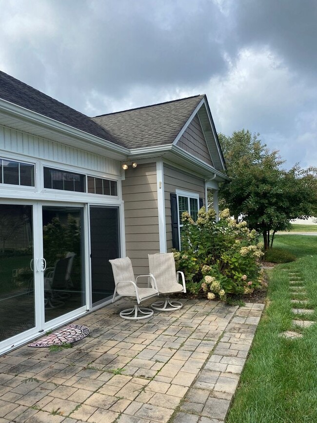 Building Photo - Coming Soon! Beautiful 3/2 with Garage and Sunroom in Johnson City, $2400, Lawn Care Included!