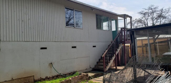 Foto del edificio - 4103lansingavenue.is4lease.com
