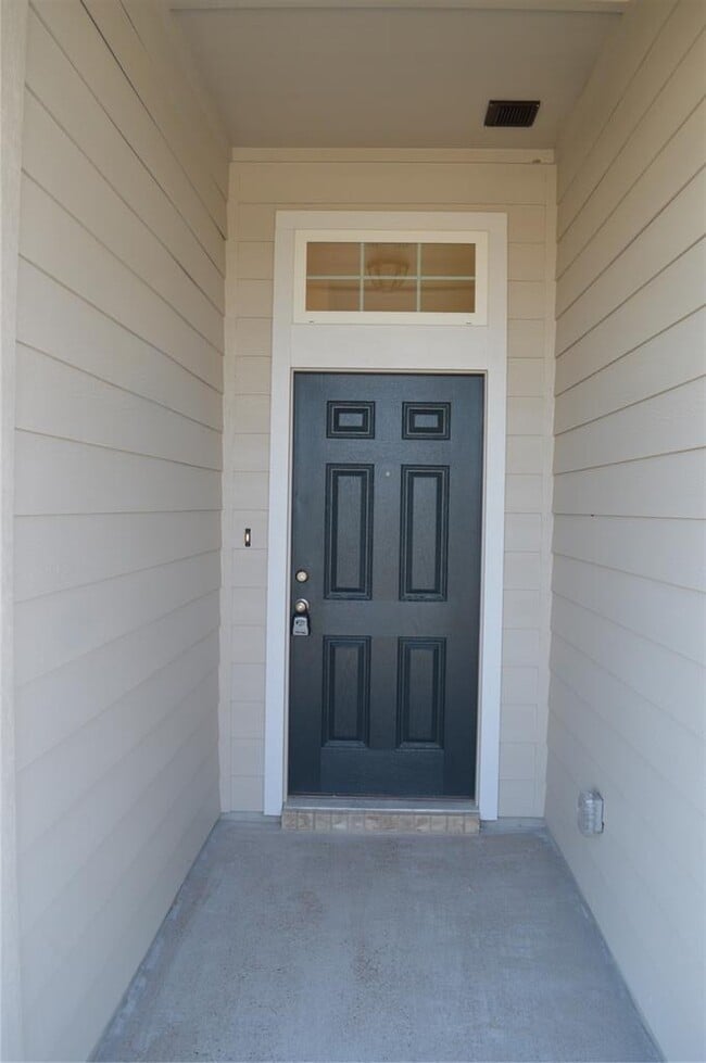 Building Photo - 2007 Filmore Cv