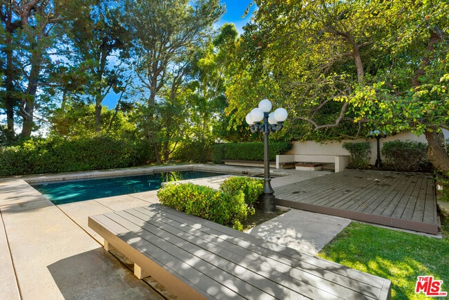 Foto del edificio - 3621 Malibu Country Dr