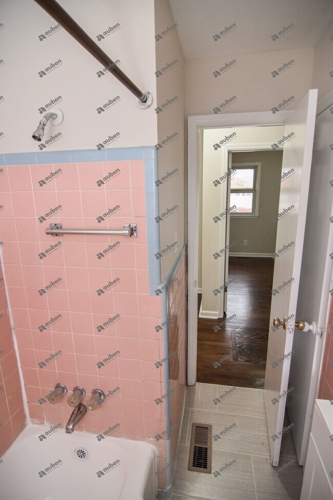 Foto del edificio - 3 Bedroom House For Lease!!!