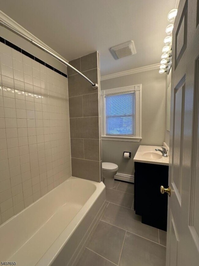 Building Photo - 112 Park St