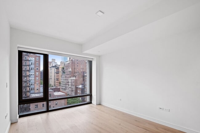 Building Photo - 200 E 21st St