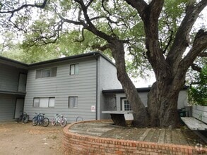 Building Photo - 803 W 28th St