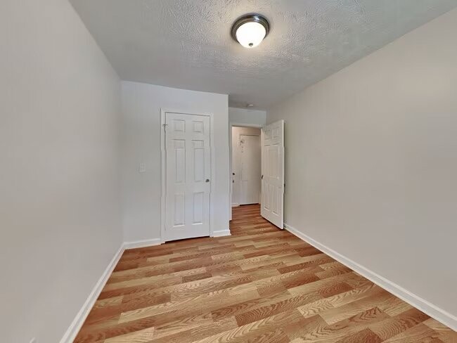 Building Photo - 1406 High Meadow Dr